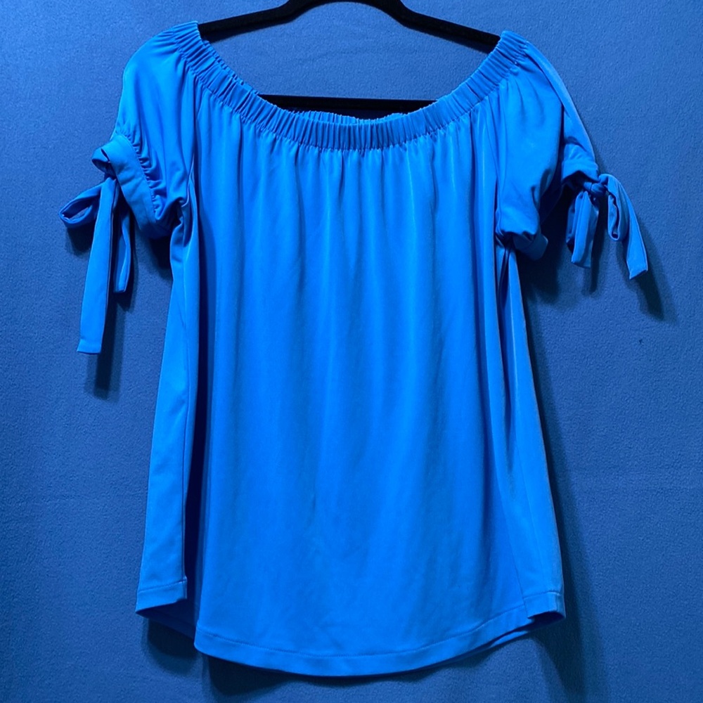 Ann Taylor opened shoulders top size M used good condition